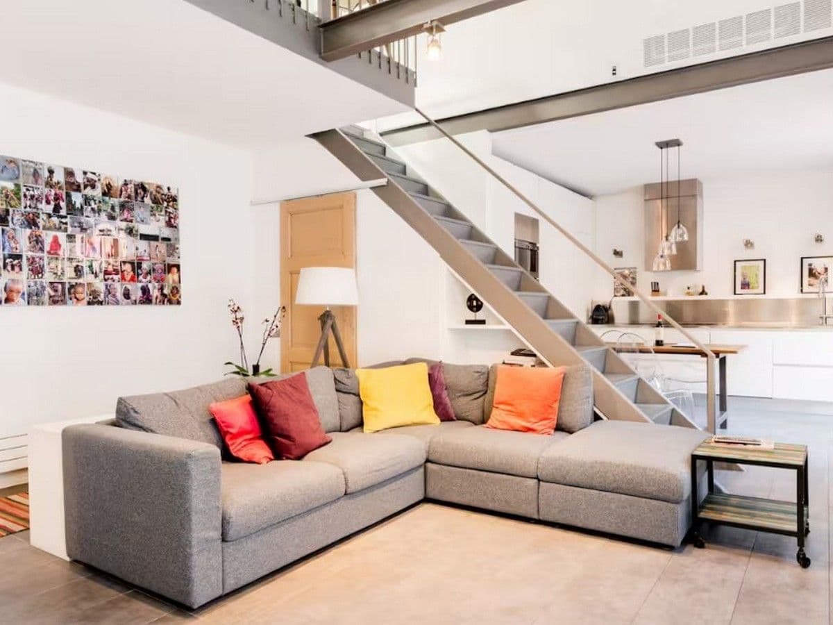 Elegant 2-Bedroom Apartment with Spacious Living Room